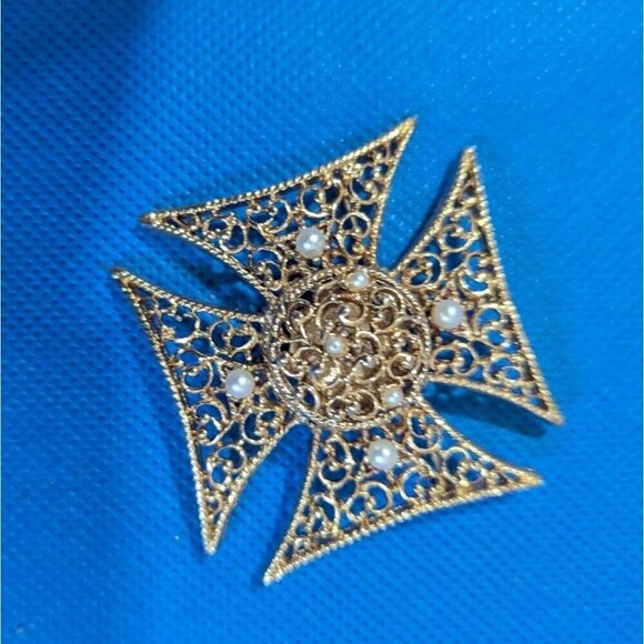 Vintage Gold Tone Filigree Cross Brooch With Faux Pearls & Intricate Design - Picture 2 of 5